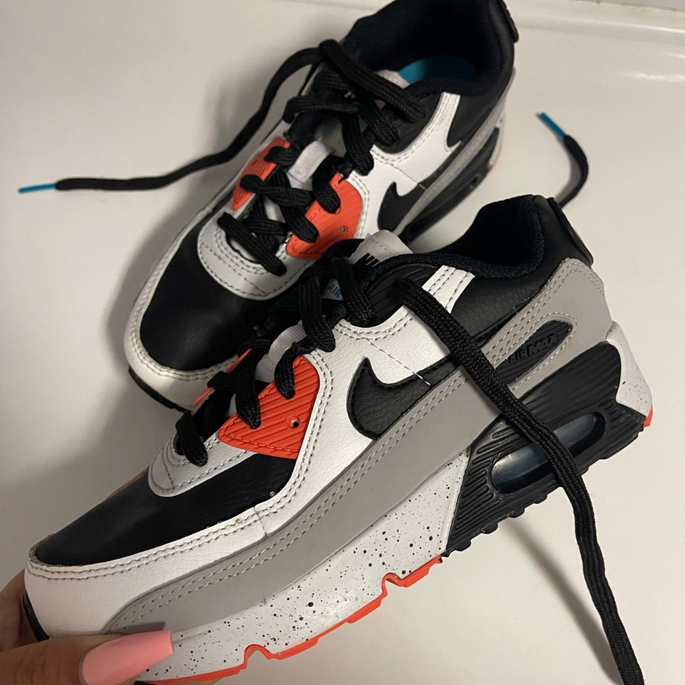Boys size 2 Nike Air Max